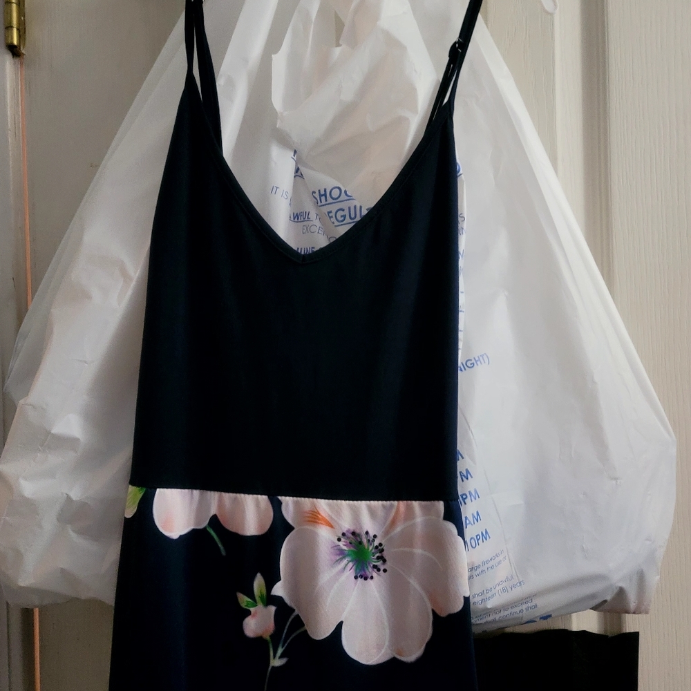 Dress - Picture 3 of 8